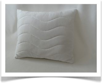 Stickad kudde 40x40