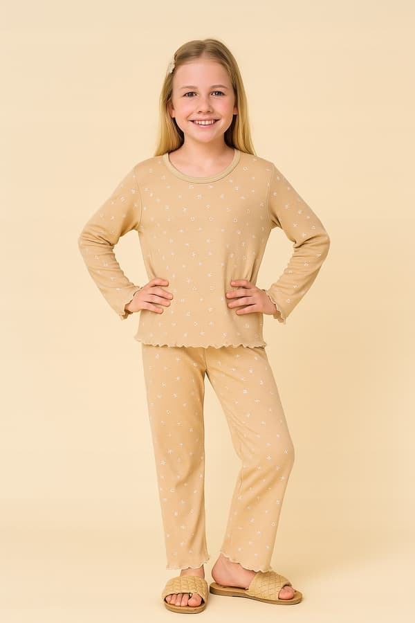 Flickpyjamas i bomull 164 FLICKPYJAMAS med blommönster beige
