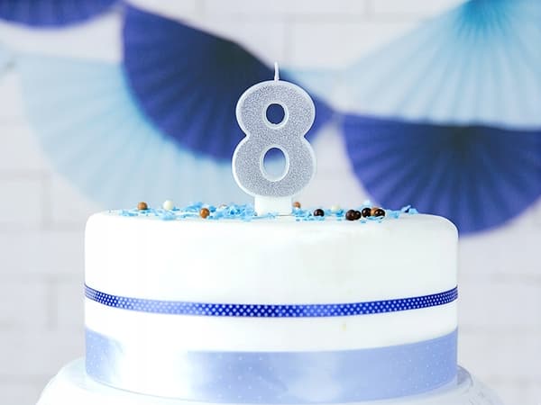 Numero 8 kynttilä hopeaa, 1 kpl.