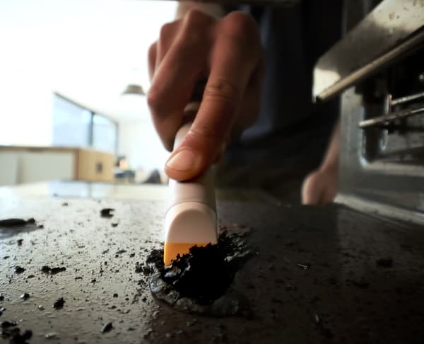 CleanTech Joseph Joseph 3-i-1-borste för små ytor, springor och skrapa