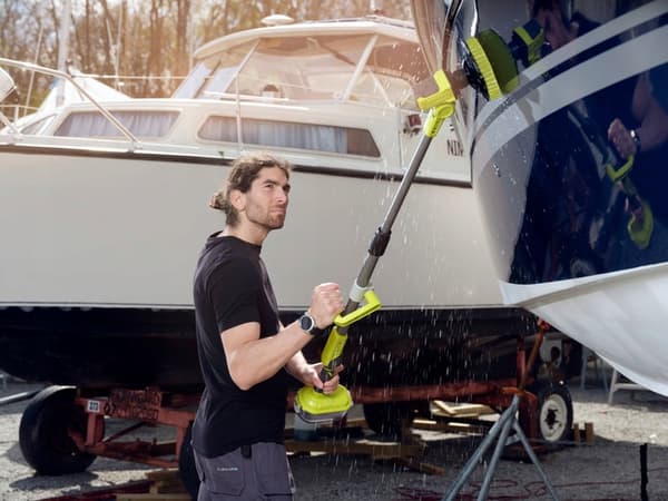 RYOBI teleskopisk roterende børste 18V