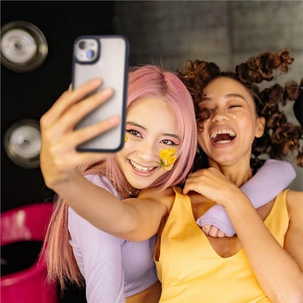 Spigen Crystal Hybrid-cover til iPhone 15 Plus - Klar og Sort