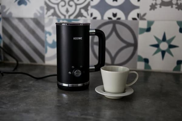 Koenic KMF 15321 B mælkeskummer sort