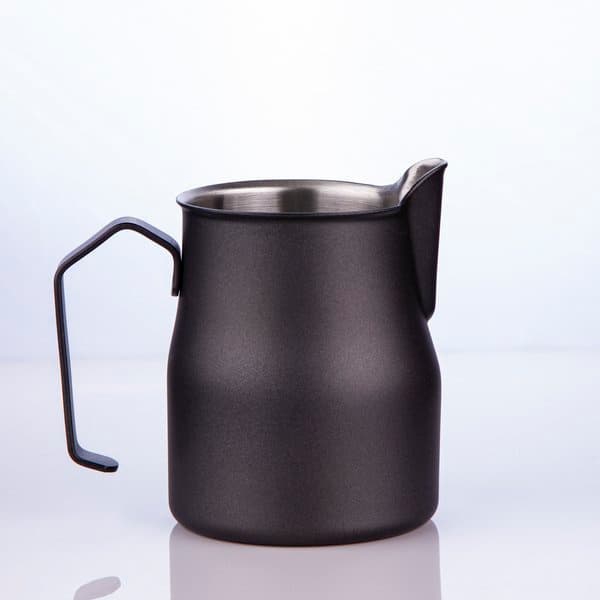 Maitovaahtokannu 500ml - musta