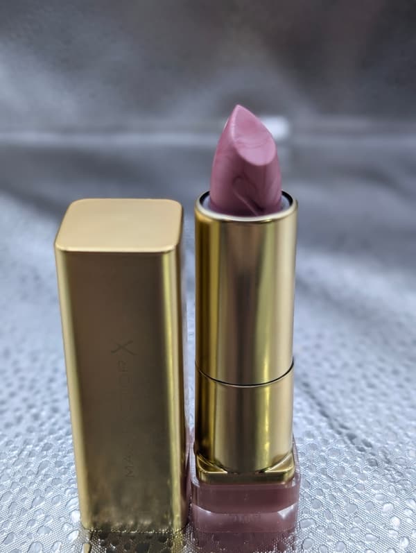 Huulenpunainen Max Factor Väri Eliksiiri, 610 Enkeli Vaaleanpunainen, 29 ml