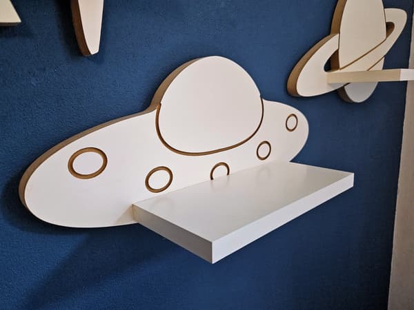 UFO væghylde