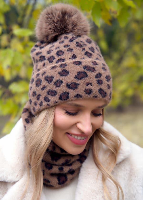 Varm vintermössa för kvinnor med POMPOM-mössa, MODIG, leopardmönster, Polskt tryck