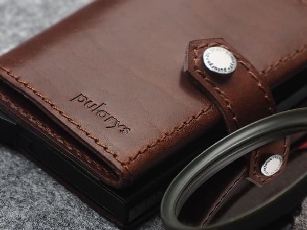 HIKER Max -lompakko kasviparkittua Nomad-nahkaa, ruskea