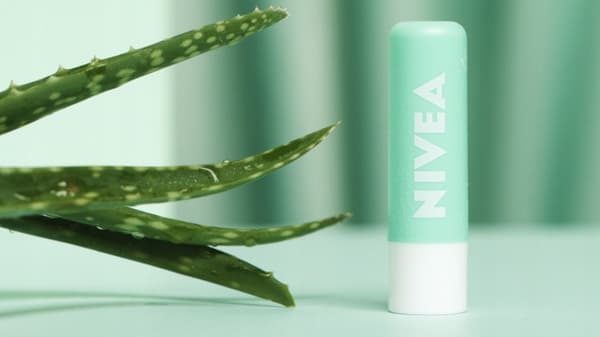 NIVEA Närande lippeelingkräm Aloe 4,8g