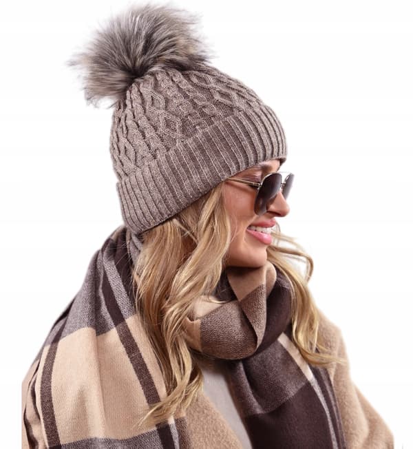 Damvintermössa som present, tjock fleece med pompom Latte