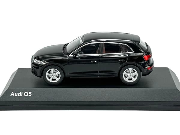 Audi Q5 Myth Black forhandlermodel 1:43 501.16.056.33