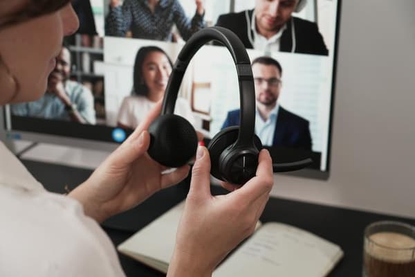 ISY IHS-8100 Trådløse Hovedtelefoner Sort