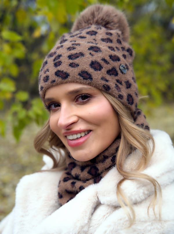 Varm vintermössa för kvinnor med POMPOM-mössa, MODIG, leopardmönster, Polskt tryck