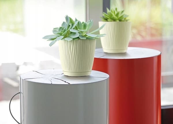 Sandvit rund plastkruka 16 cm