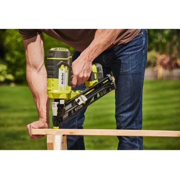RYOBI Airstrike 15G 18V vinkelspikare