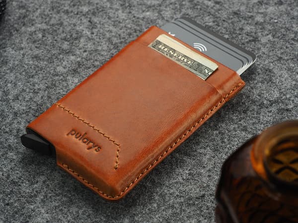 GOBI-lompakko kasviparkitusta nahasta, Nomad Cognac