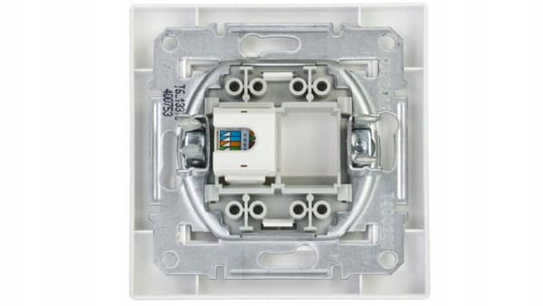 ASFORA HVID COMPUTERSTIKKANAL UAE 8 KAT.5E UTP FLAD EPH4300121