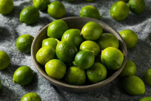 Citroner i sirap tillskott för tecocktail