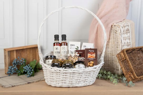 Vit presentkorg set te kaffe honung sötsaker torkad frukt gåva