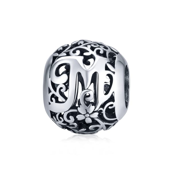 Silverpärlor med bokstaven M till modulärt armband