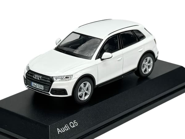 FORHANDLERMODEL AUDI Q5 IBIS HVID 1:43 501.16.056.31