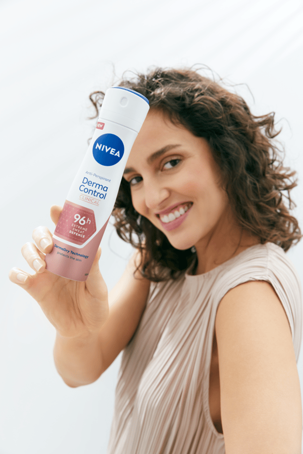 952745 NIVEA Derma Protect Antiperspirant spray til kvinder 150 ml