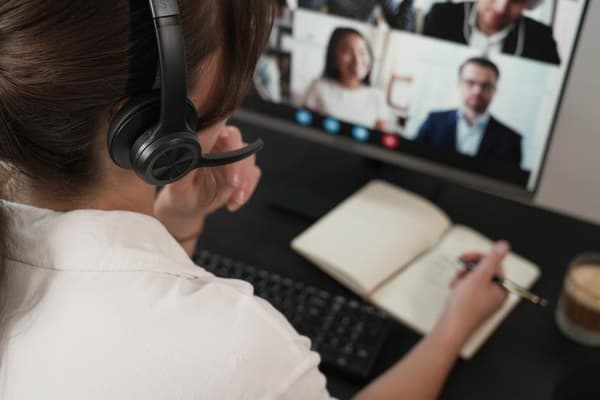 ISY IHS-8100 Trådløse Over-Ear Hovedtelefoner – Sort