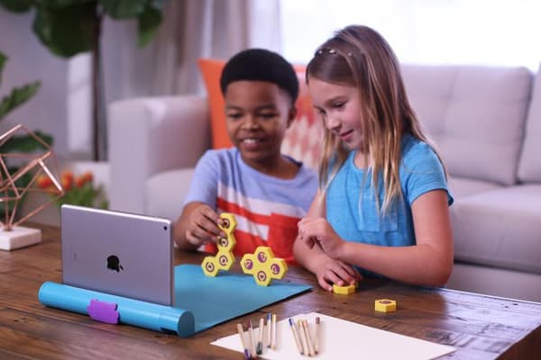 Playshifu Connecto interaktiivinen peli -värikäs