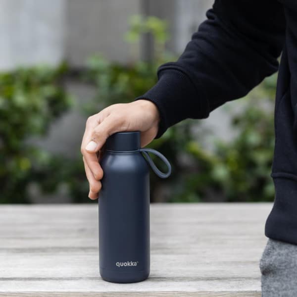 Quokka Solid med rem - 510ml termokande i rustfrit stål med rem (skifer)