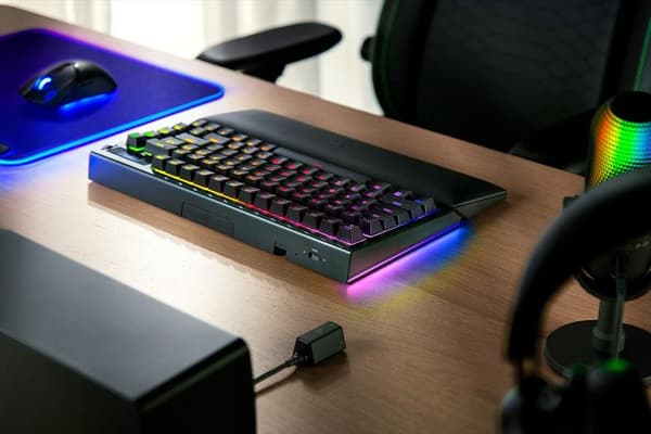 Razer BlackWidow V4 Pro 75% oranssi kytkin US musta näppäimistö