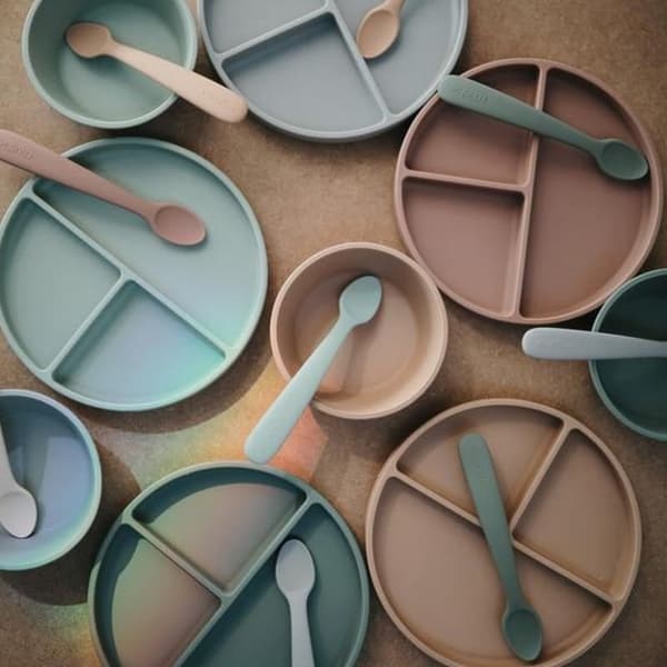 Cambridge Blue & Shifting Sand -silikonilusikat, Mushie