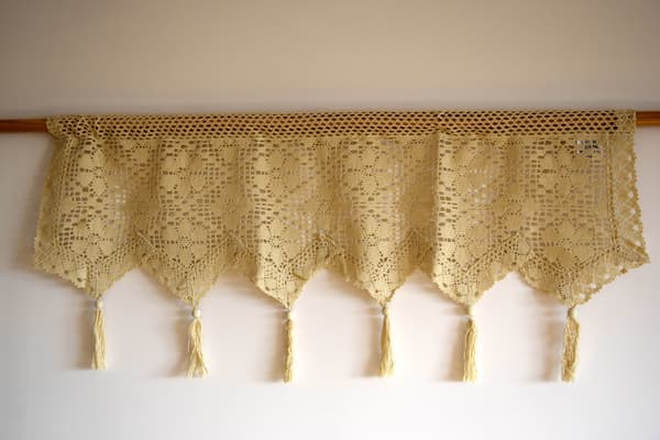 Beige virkade gardiner 30/200 bomullsgardin