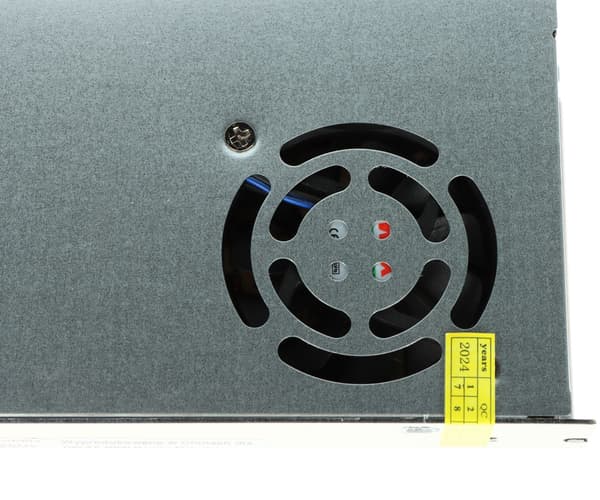 HAKKURIVIRTALÄHDE 12V/15A/P