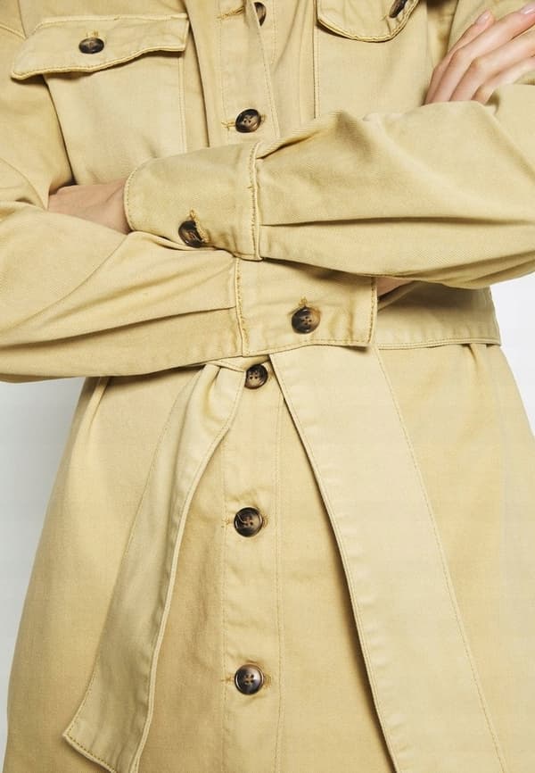 GLAMOROUS DAMJACKA MED SKÄRP BEIGE 36 W_B