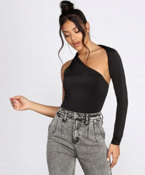 PRETTYLITTLETHING BODY SMOOTH FITTED 42 0A0A1_C*