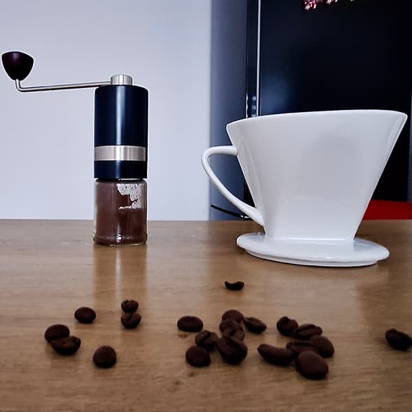 PREMIUM MANUEL JUSTERBAR KAFFEKVÆRN