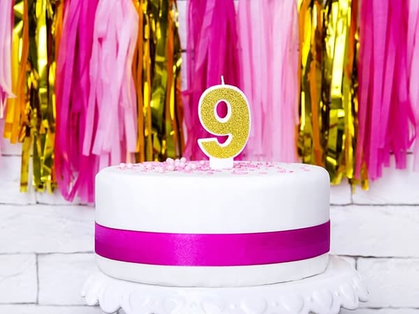 Numero 9 kynttilä, kulta, 1 kpl.