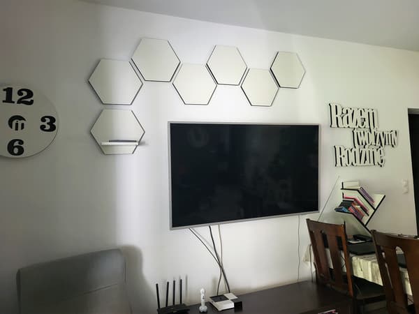 Set med 6 hexagoner och 1 hexagonal hylla