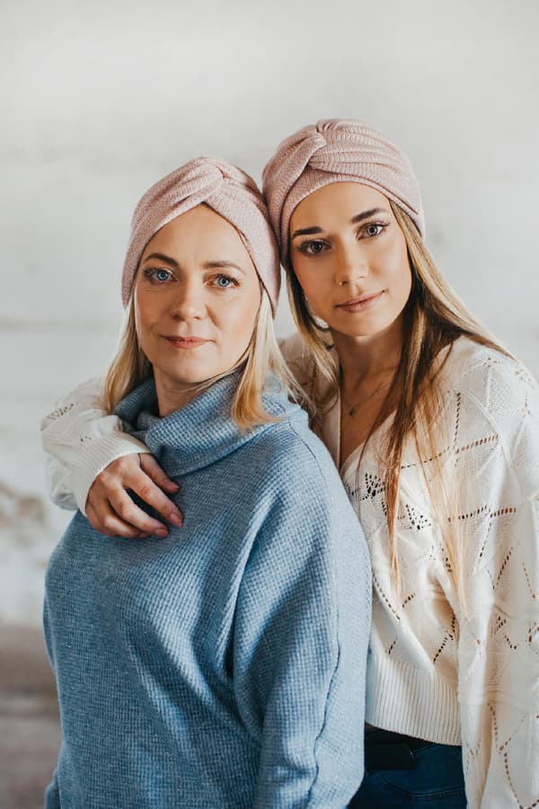 Turban Flora basalt ensfarvet sweatertørklæde efterår-vinter