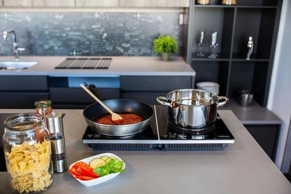 Fristående induktionskogeplade KOENIC KIP 352925 Sort