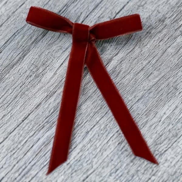 Sammet dekorativt barnhalsband med båge 6x9 cm 0-5 år röd