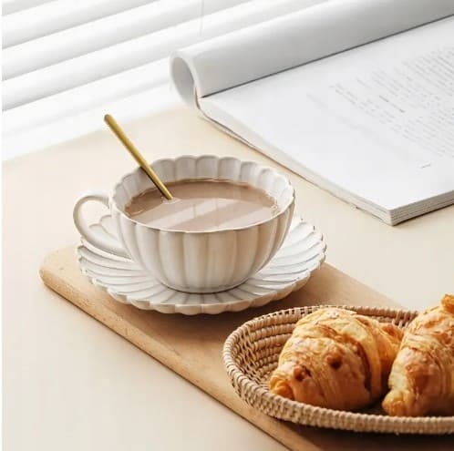 Sæt elegant kop og underkop til te og kaffe keramik hvid stor