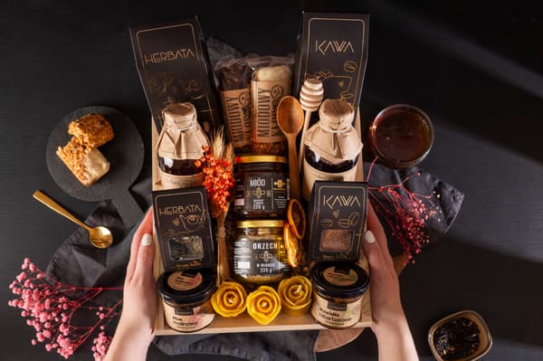 Eksklusiv gavekurv med te kaffe honning sirup premium