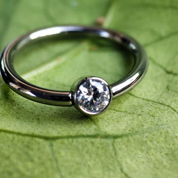 BCR titanring med vit zirkonkula - silver - TK-019 1.2/8
