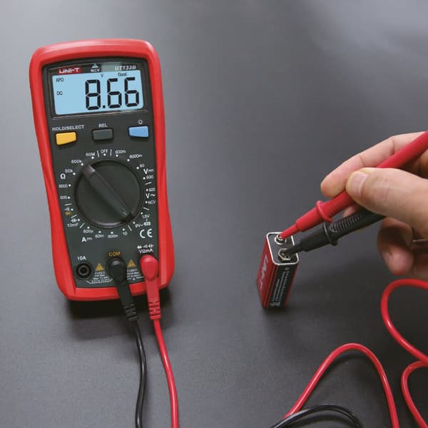 Multimeter Uni-T UT133B batteritest