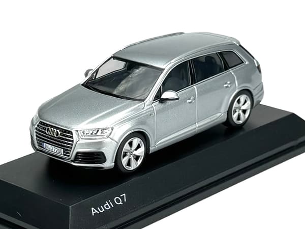 FORHANDLERMODEL AUDI Q7 FOLIE SØLV 1:43 501.14.076.13
