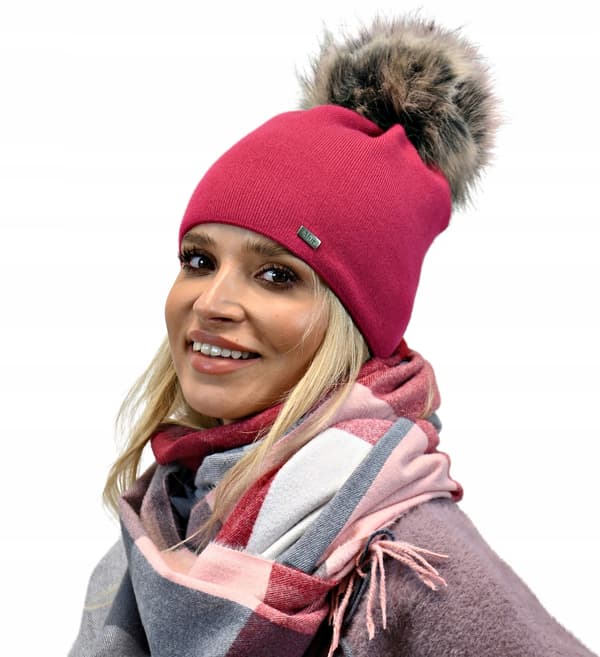 Fuchsia dame varm hue med pompon A13