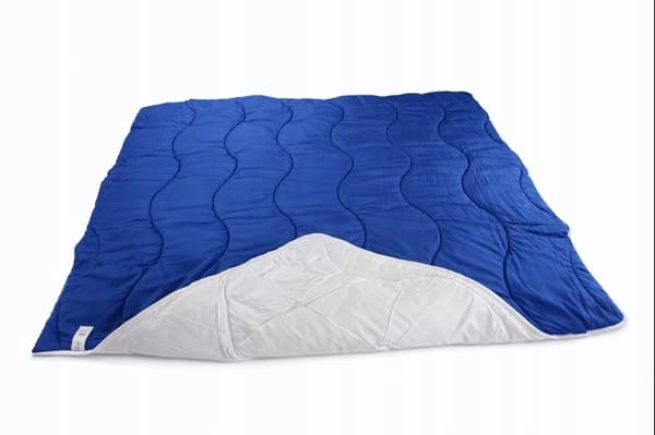 Dyne 160x200 cm Varm helårs blå-vit + 2 kuddar 70x80