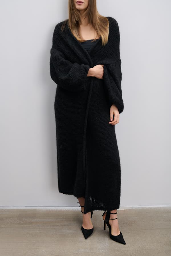 Cloud Embrace Lang Cardigan Sort