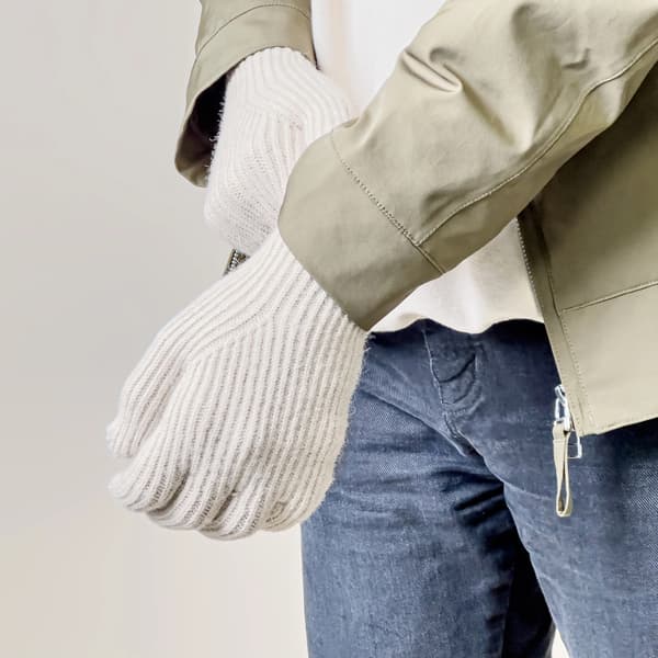 Flätade telefonhandskar med fingerutskärningar - beige